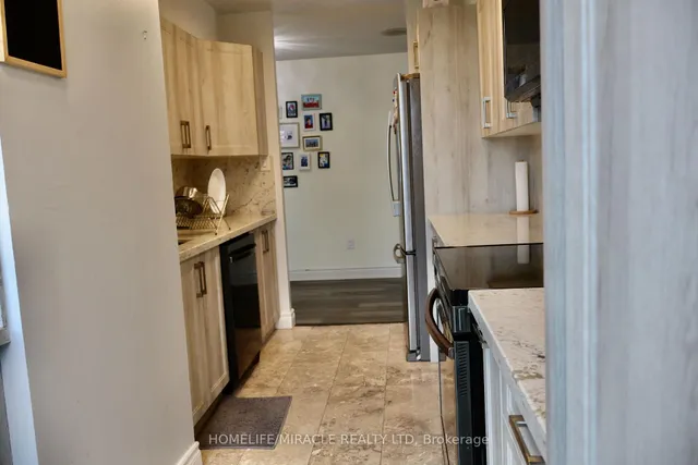 3233 Eglinton Ave #802, Toronto 4