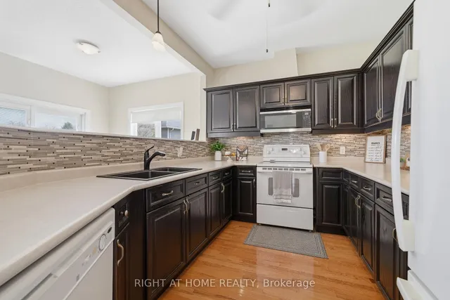 5 Park Place Lane, Clarington 3
