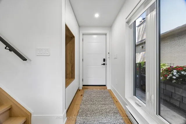 21 Toynbee Tr, Toronto 3