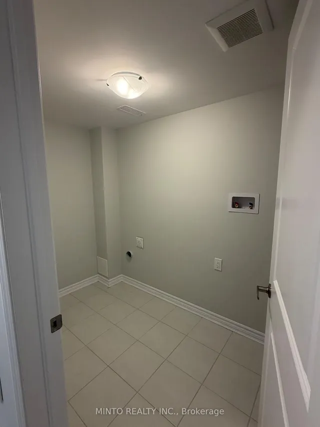 1124 Greentree Path, Oshawa 4
