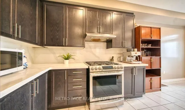 1247 Graham Clapp Ave, Oshawa 4
