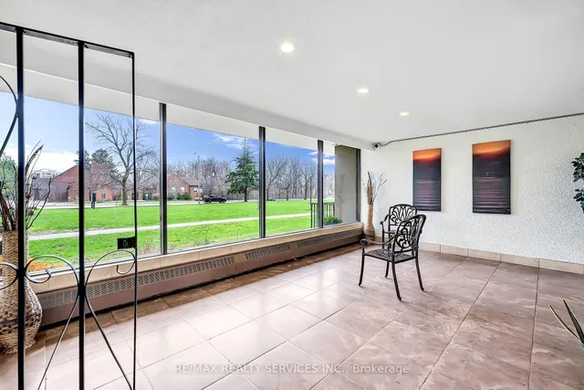 180 Markham Rd #1701, Toronto 5