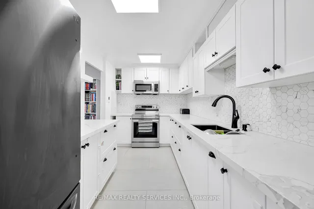180 Markham Rd #1701, Toronto 2