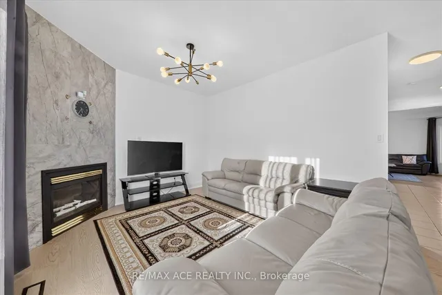 1446 Sandhurst Cres, Pickering 4