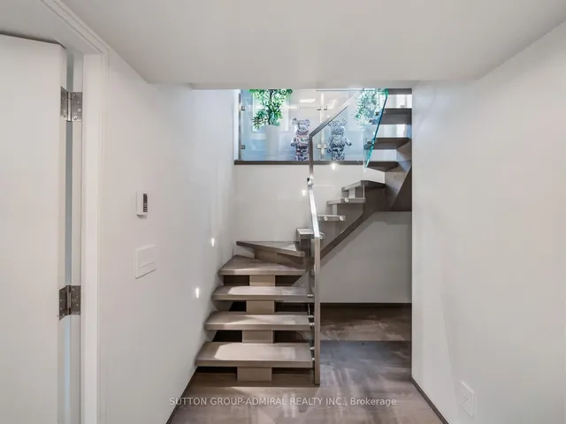 39 Red Deer Ave, Toronto 4