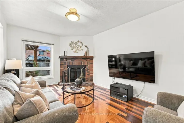 1582 Kelvinway Lane, Pickering 5