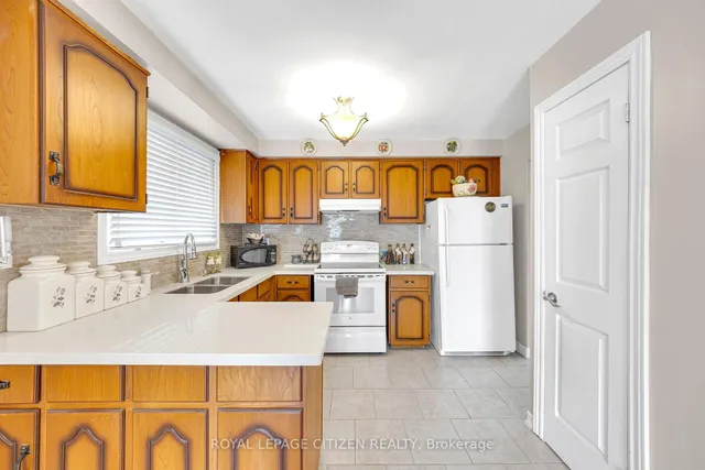 57 Bakerton Dr, Toronto 5