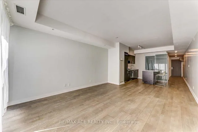 1960 Queen St #206, Toronto 5