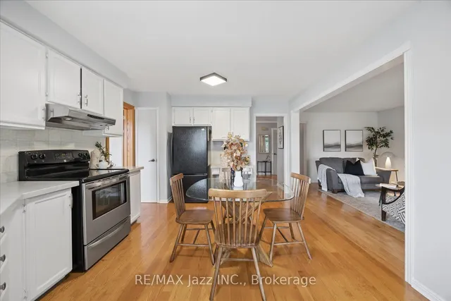 28 Jubilee Crt, Whitby 4