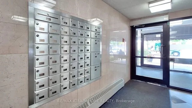 1101 Pharmacy Ave #804, Toronto 5