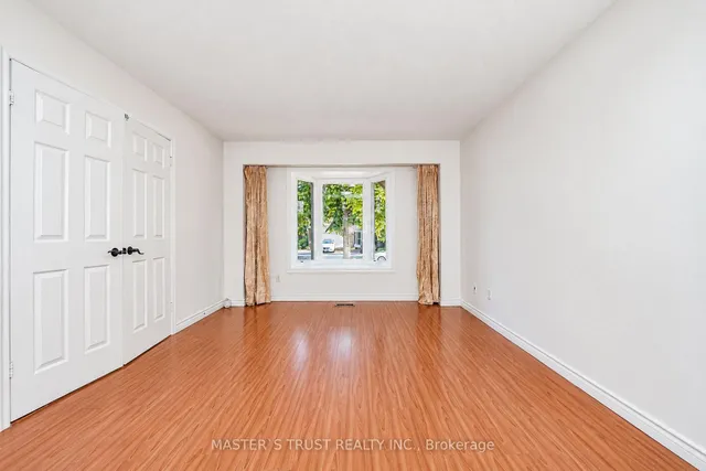 3 Longbow Sq, Toronto 5