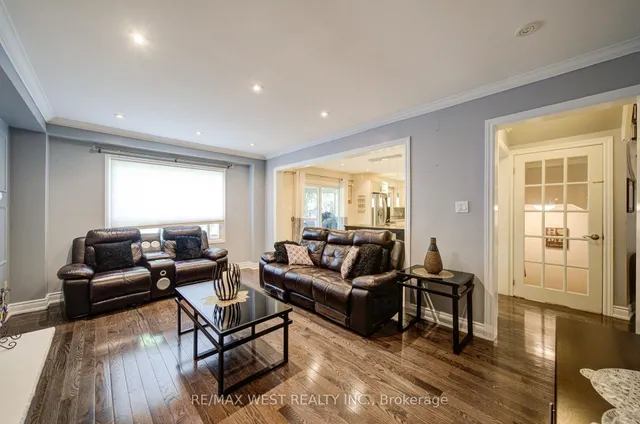 114 Robert Adams Dr, Clarington 5