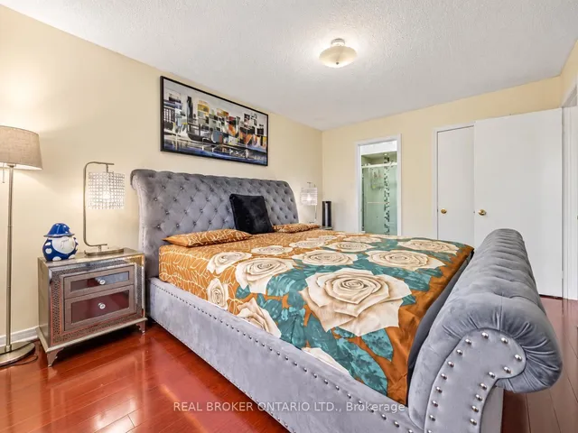 54 Millhouse Cres, Toronto 5