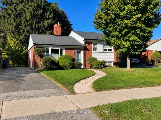 223 Ellendale Dr, Toronto 3