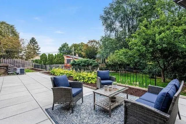 11 Fareham Cres, Toronto 3