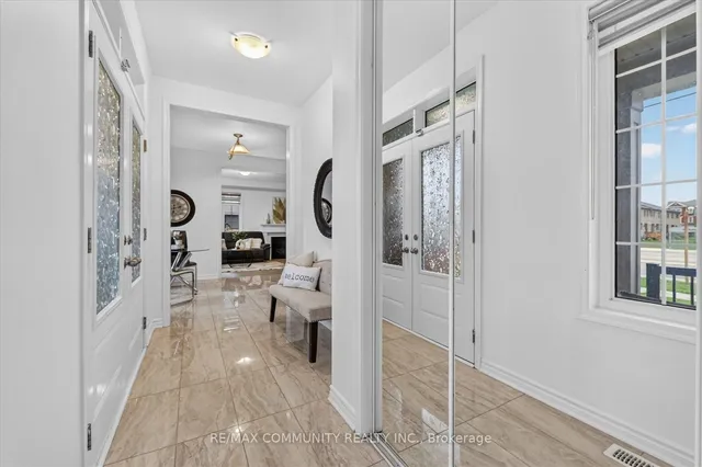 3001 Hollyberry Tr, Pickering 2