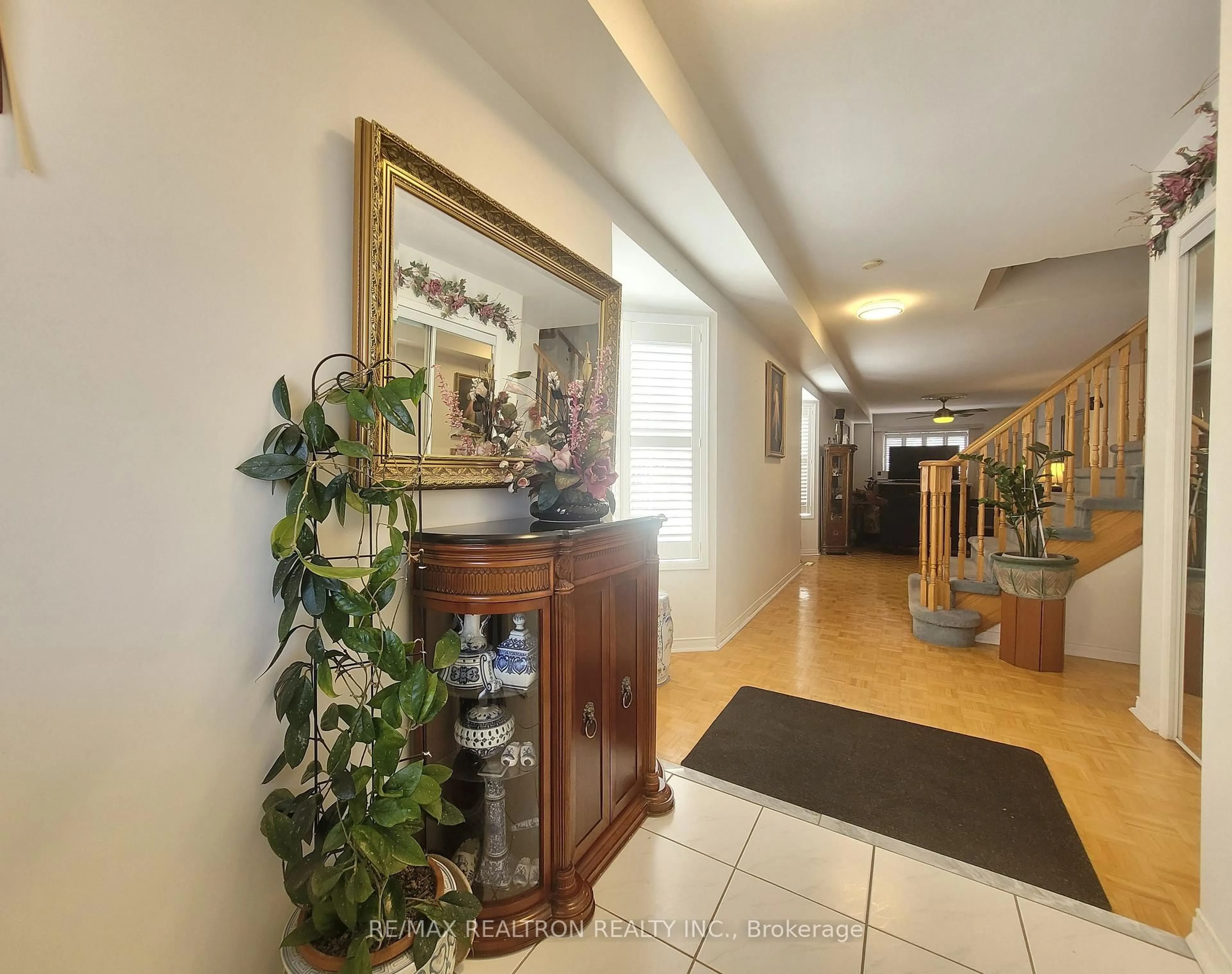trreb/IMG-E13848888_a4d5d06d-8a46-4103-ba9a-e8d30fd40428-l.jpg