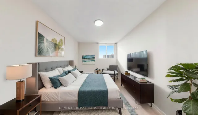 100 Dundalk Dr #817, Toronto 4