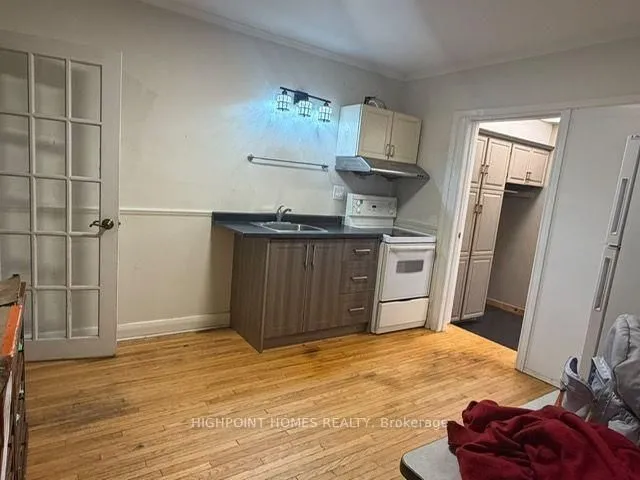 118 Kitchener Rd, Toronto 3