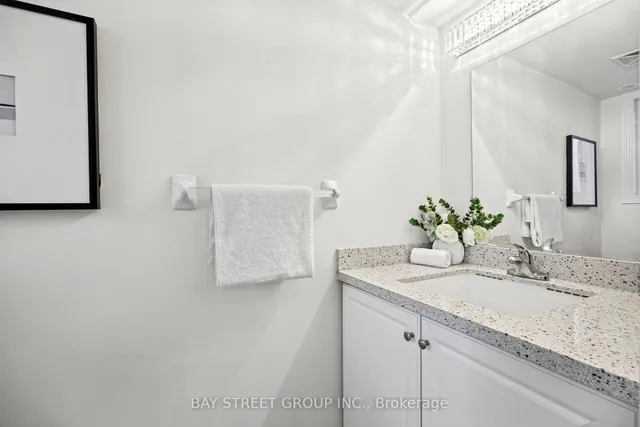 1 Eaton Park Lane #23, Toronto 2