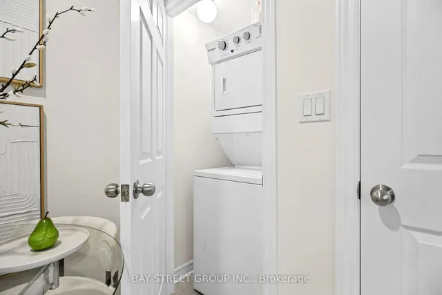 1 Eaton Park Lane #23, Toronto 5