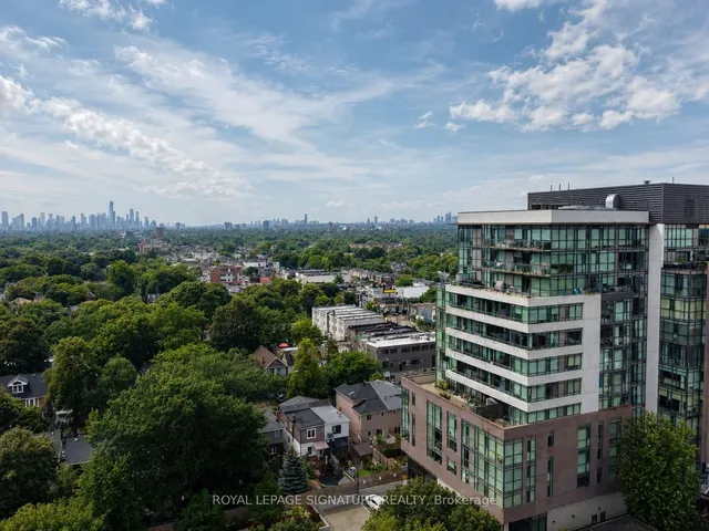 916 Woodbine Ave, Toronto 4