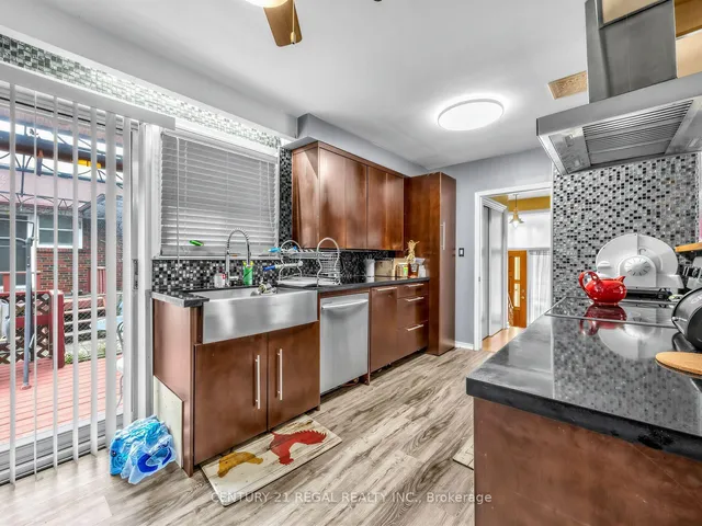 121 Janray Dr, Toronto 2