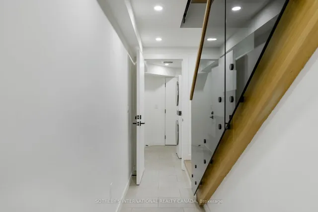 34 Hastings Ave, Toronto 5