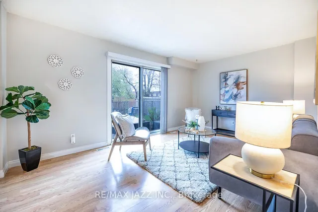 1347 Mary St, Oshawa 2