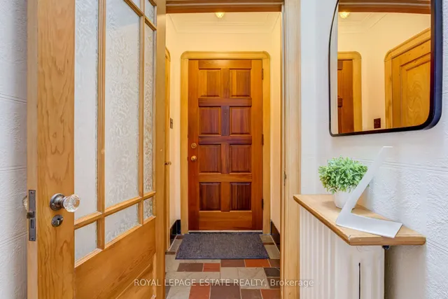 30 Barbara Cres, Toronto 5