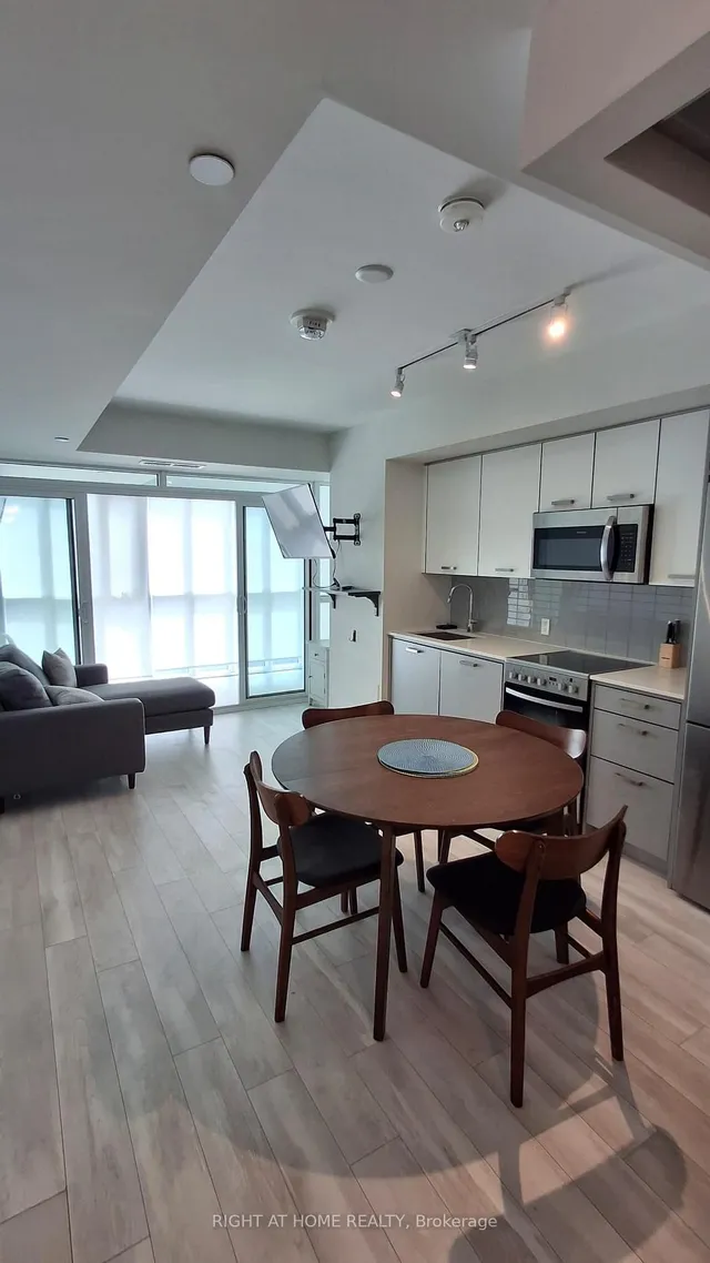 1630 Queen St #211, Toronto 3