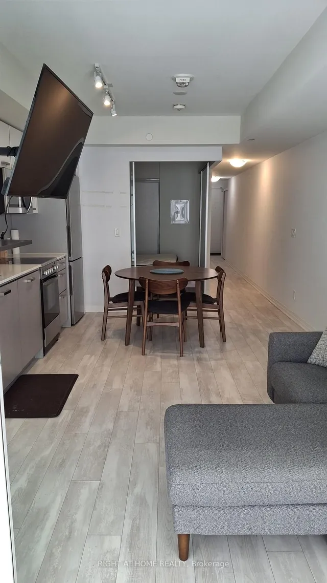 1630 Queen St #211, Toronto 4