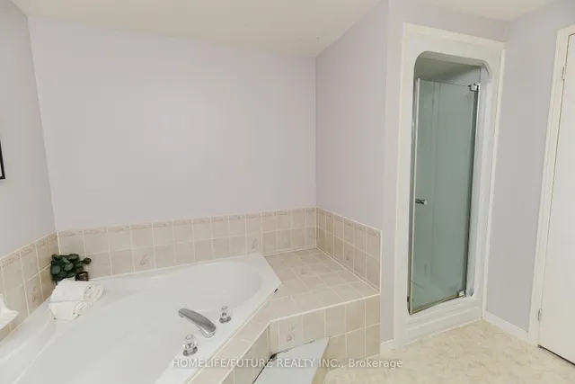1404 Trowbridge Dr, Oshawa 3