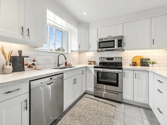 16 Avis Cres, Toronto 5