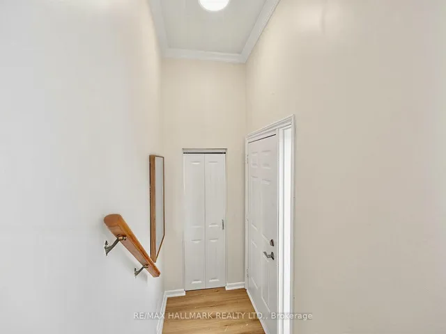16 Avis Cres, Toronto 4