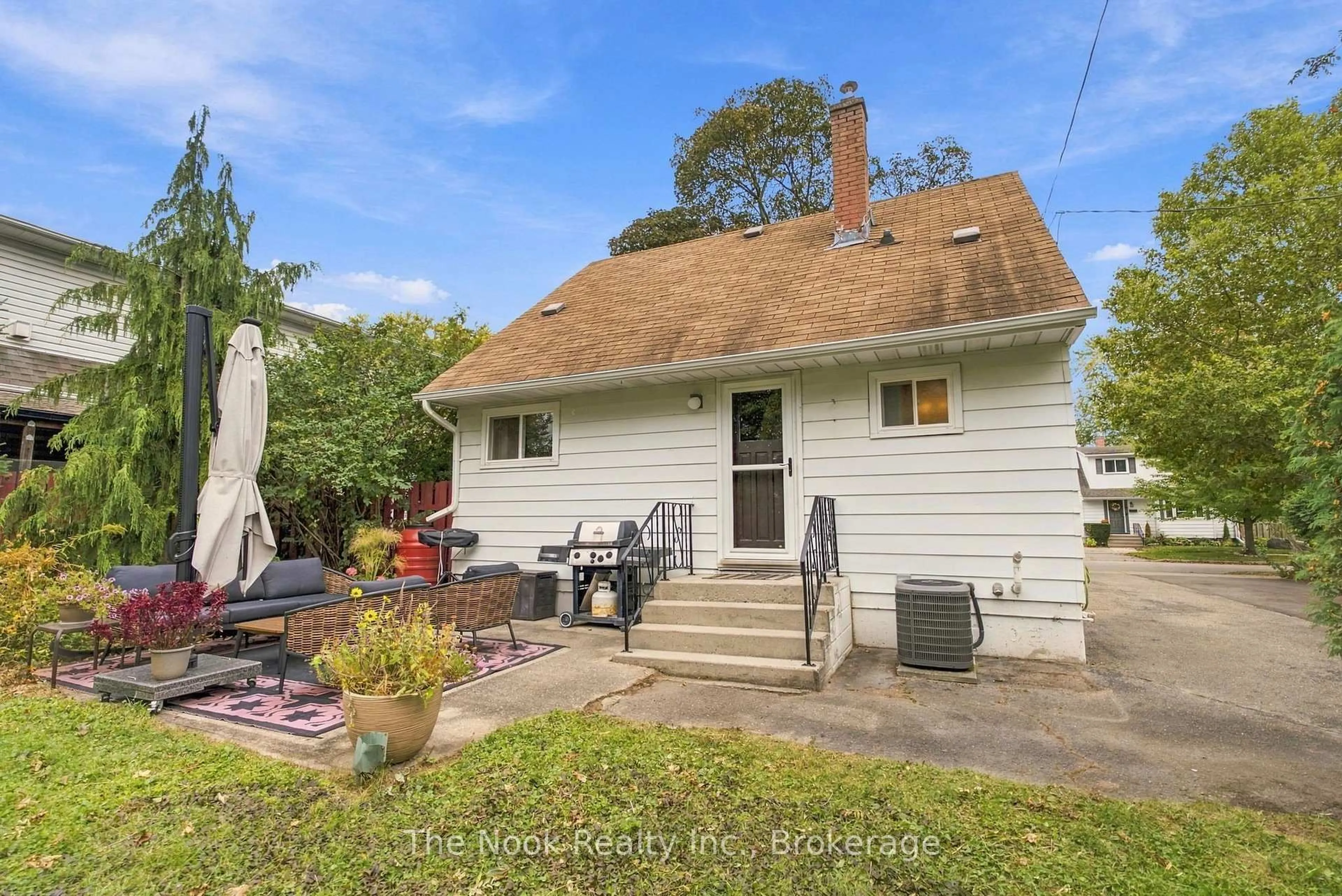 trreb/IMG-E13852928_2e132c21-2dca-46be-8f73-dac45aef80dd-l.jpg