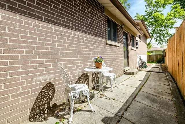 865 Krosno Blvd, Pickering 3