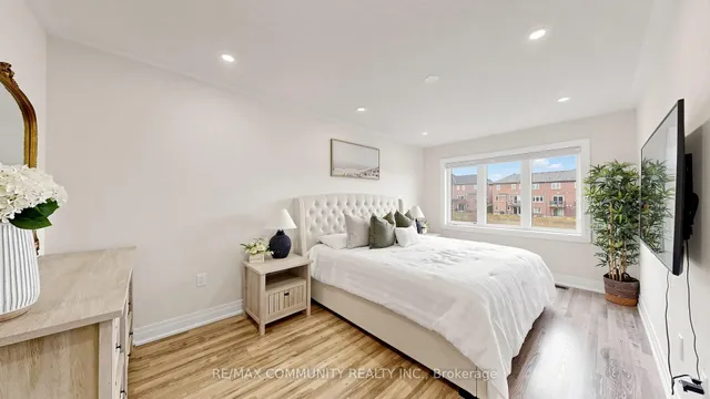 1034 Skyridge Blvd, Pickering 5