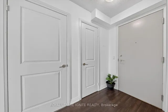 30 Meadowglen Pl #1110, Toronto 3