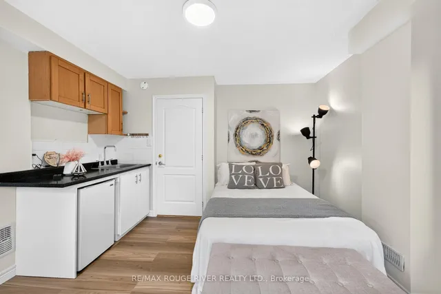 1594 Brandy Crt, Pickering 4