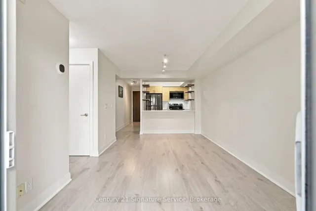 135 Village Green Sq #1822, Toronto 3