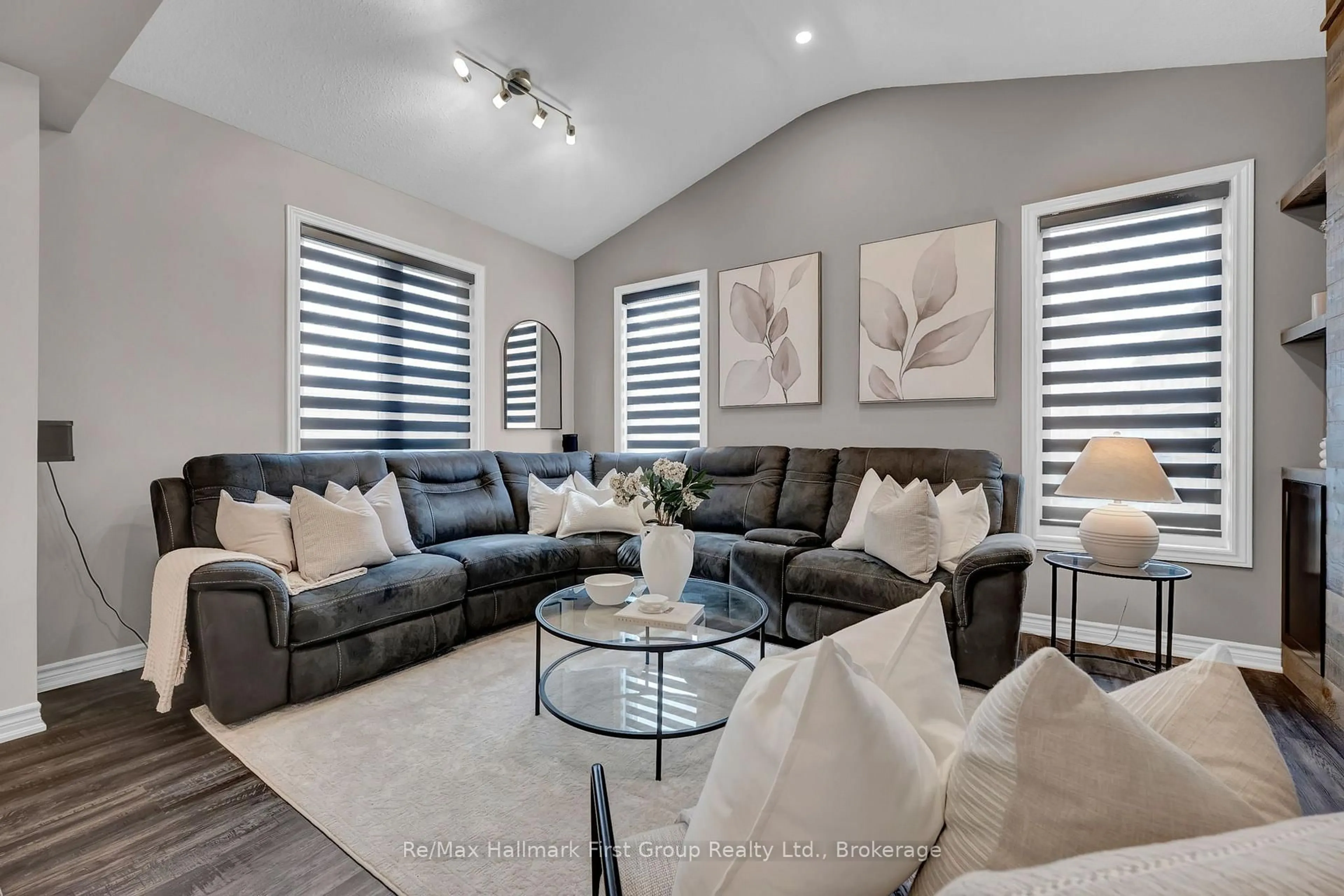 trreb/IMG-E13858590_00cfe8c1-4b58-4961-a173-93c065a95859-l.jpg