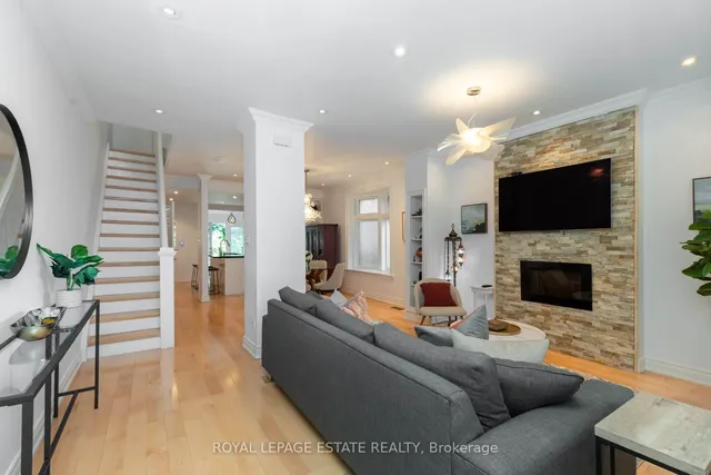 48 Bloomfield Ave, Toronto 3