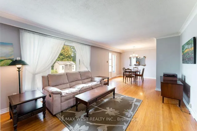 38 Albacore Cres, Toronto 5
