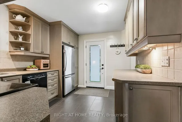 19 Flempton Cres, Toronto 4