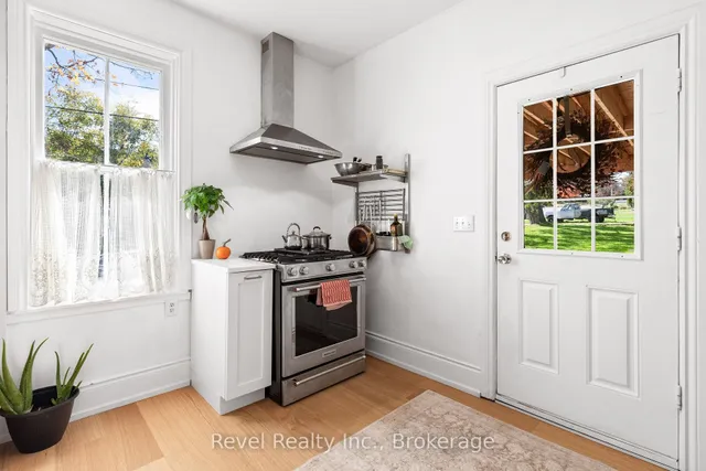 15578 Simcoe St, Scugog 2