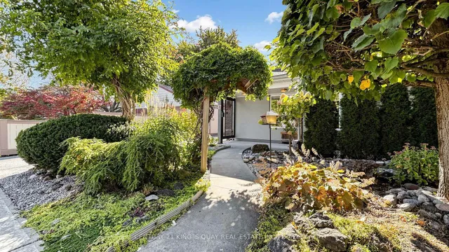 17 Kecala Rd, Toronto 4