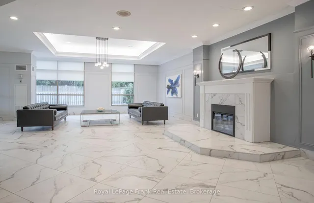 712 Rossland Rd #213, Whitby 4