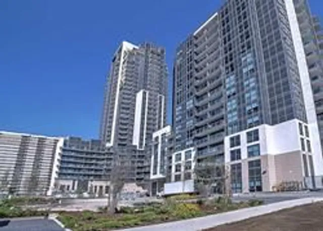 30 Meadowglen Pl #2707, Toronto 3