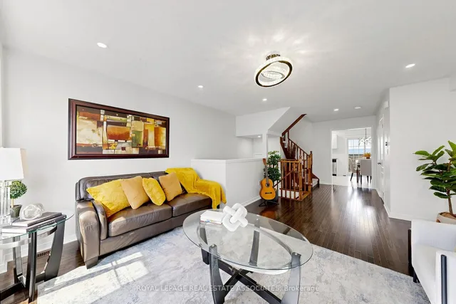 22 Benjamin Way, Whitby 2
